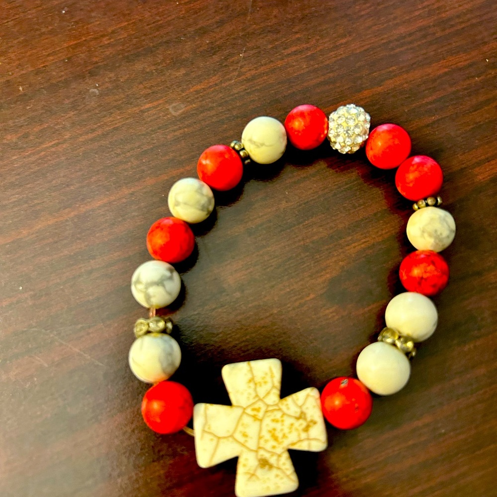 Lovely cross in ivory with pink bracelet